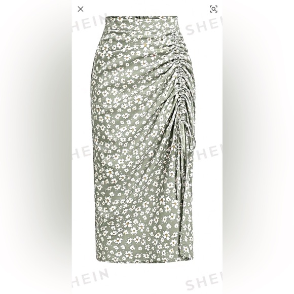 Dresses & Skirts - Skirt , very beutiful but to small